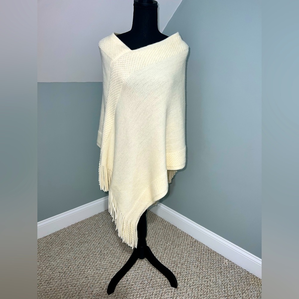 COPY - Inspire Beautiful Cream Off White Knit Poncho Sweater One Size NWT
